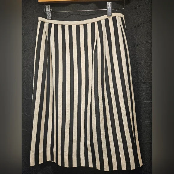 Vintage Saks Fifth Avenue 100% Silk Striped Midi Skirt - Size 6 (Fits like 2/4) - Picture 2 of 5